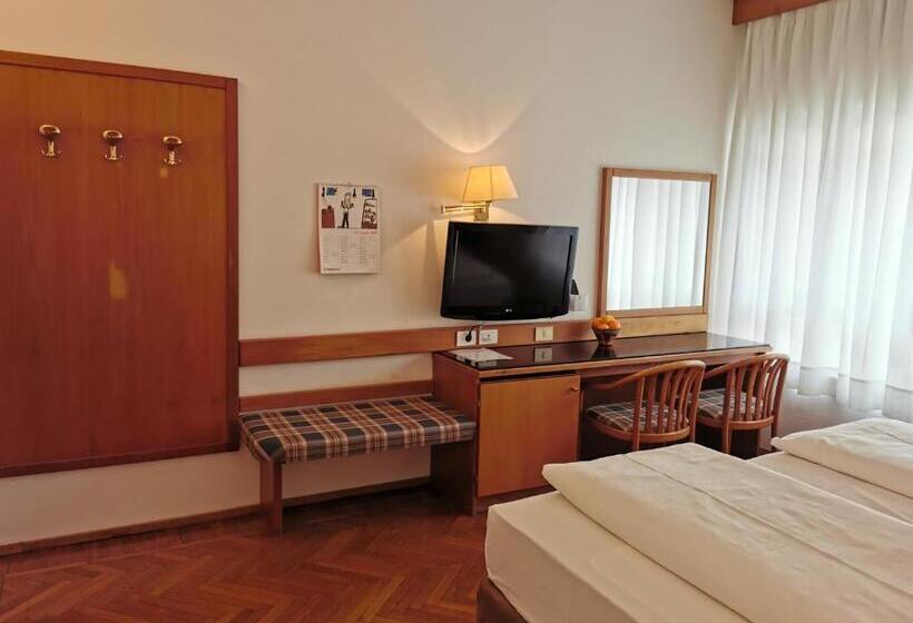 اتاق استاندارد, Adria