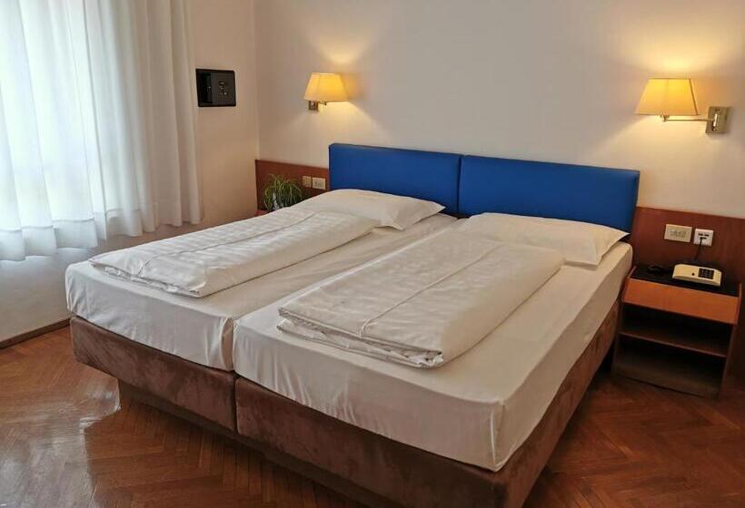 اتاق استاندارد, Adria