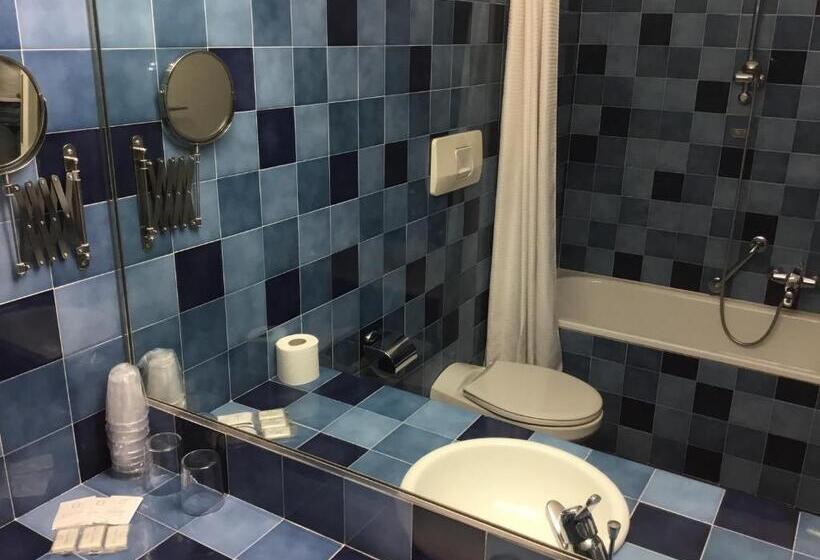 اتاق استاندارد سه نفره, Adria