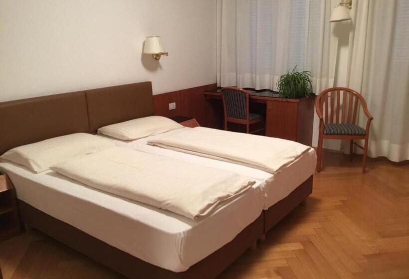 آپارتمان 1 خوابه با چشم‌انداز, Adria