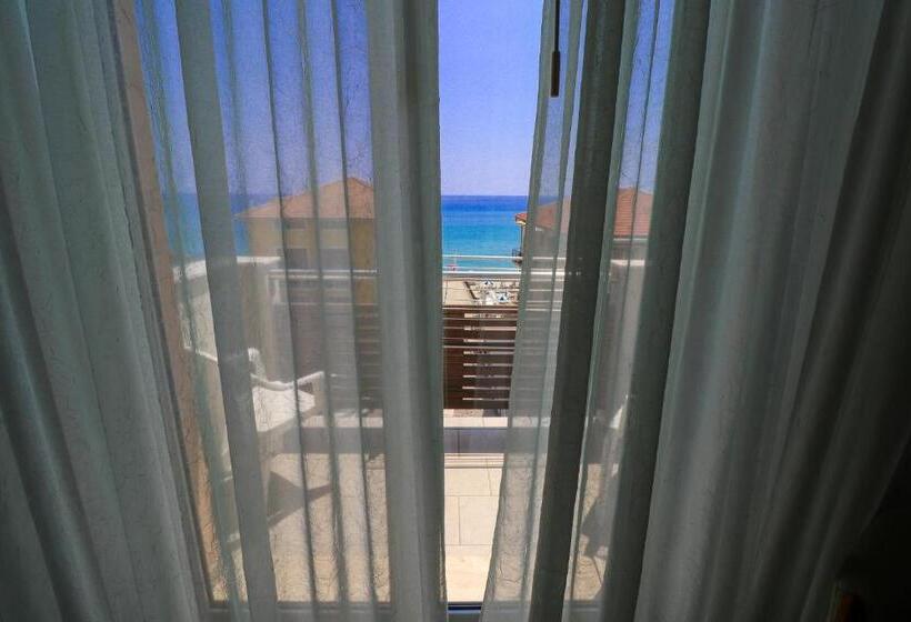 ベーシックトリプルルーム, Corallo