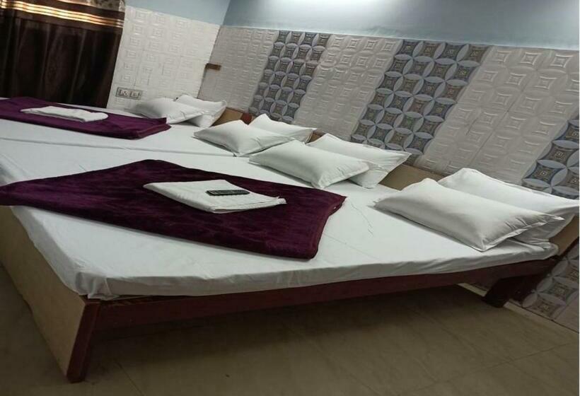 디럭스 4인 룸, Raahat Palace