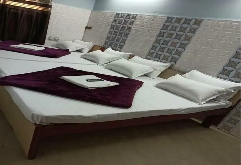 Deluxe Neljän Hengen Huone, Raahat Palace