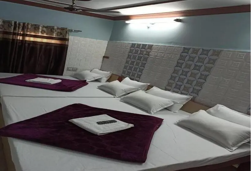 Deluxe Neljän Hengen Huone, Raahat Palace
