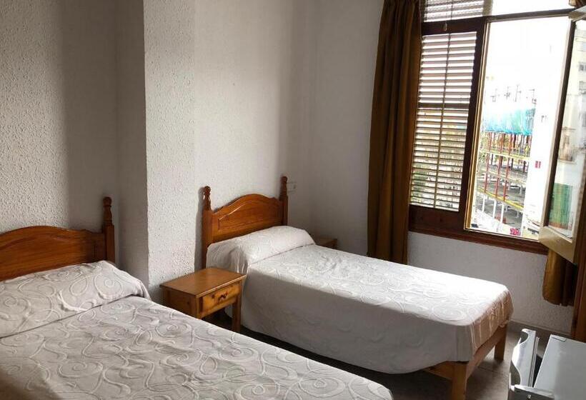 اتاق استاندارد, Casa De Huespedes El Almendro