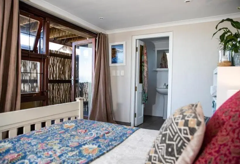 バルコニー付きスタンダードルーム, Wilderness Beach House Backpackers Lodge