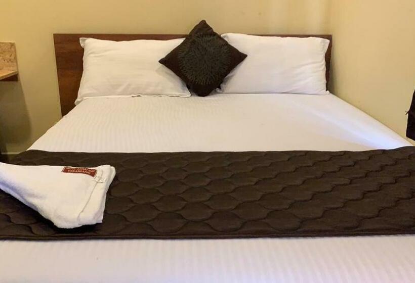 Deluxe Rum, Annai Bay