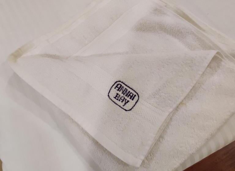 Deluxe Rum, Annai Bay