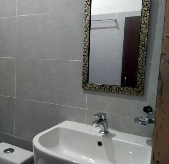 Deluxe Rum, Annai Bay