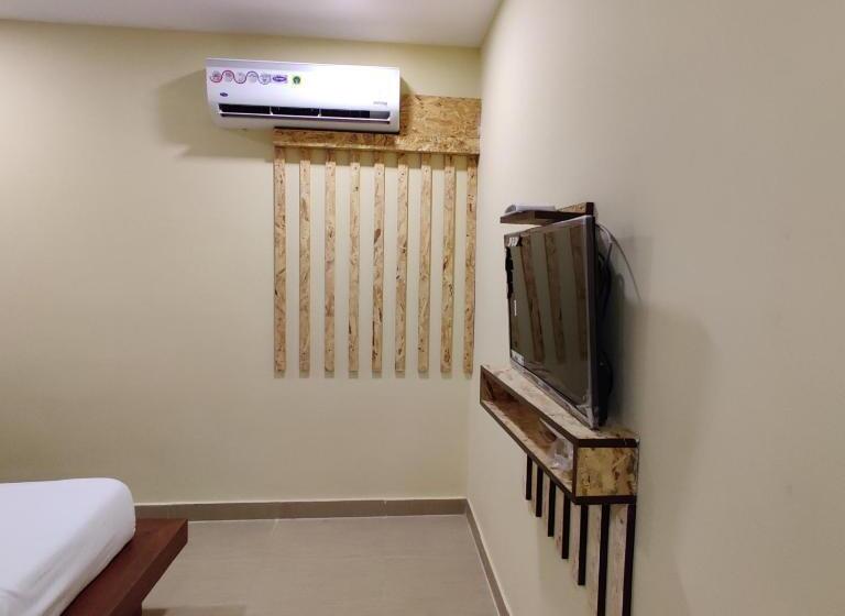 Deluxe Rum, Annai Bay