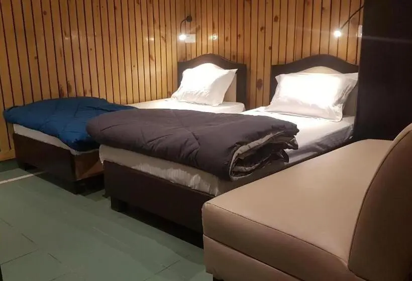 اتاق لوکس, Joey S Hostel Agra