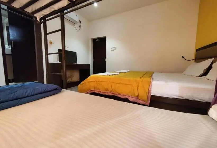 اتاق لوکس چهار تخته, Joey S Hostel Agra