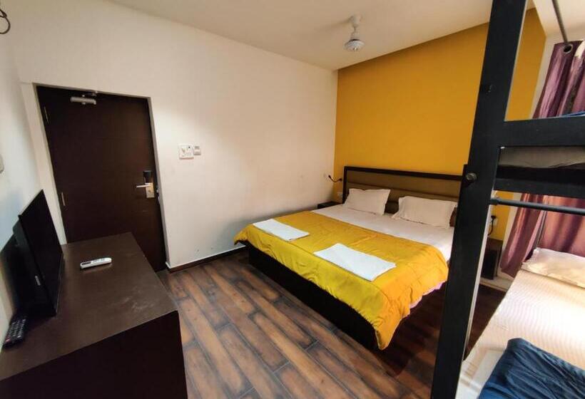 غرفة ديلوكس رباعية, Joey S Hostel Agra