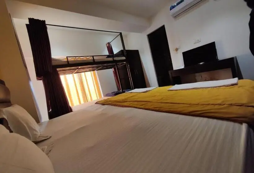 اتاق لوکس چهار تخته, Joey S Hostel Agra