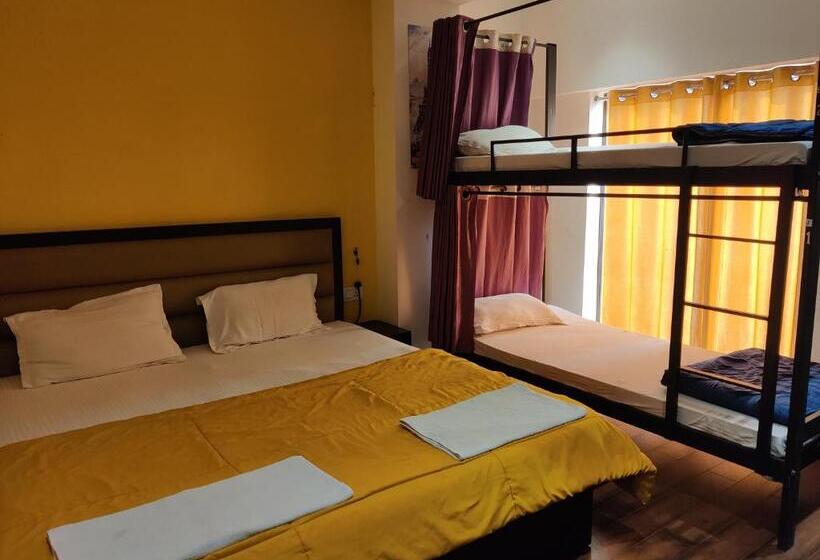 غرفة ديلوكس رباعية, Joey S Hostel Agra