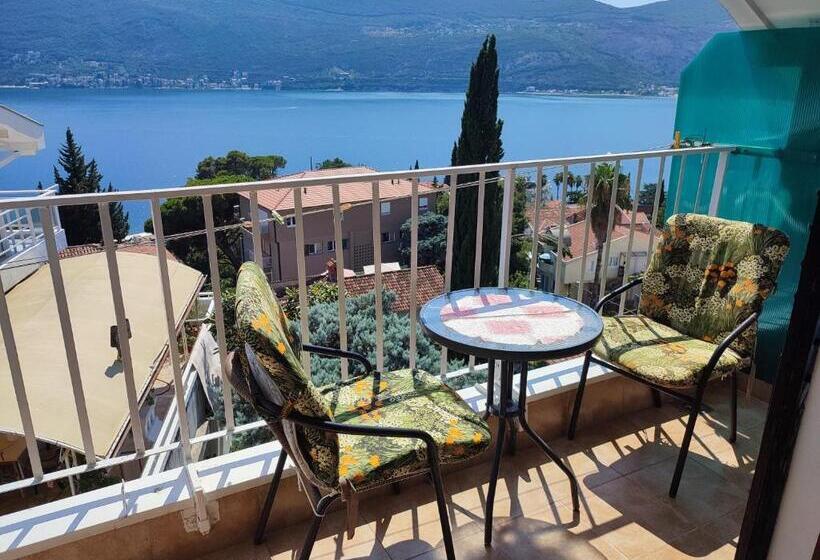 اتاق استاندارد با بالکن و چشمانداز دریا, Smestaj Vella