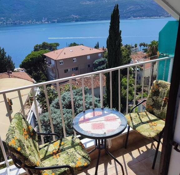 اتاق استاندارد با بالکن و چشمانداز دریا, Smestaj Vella