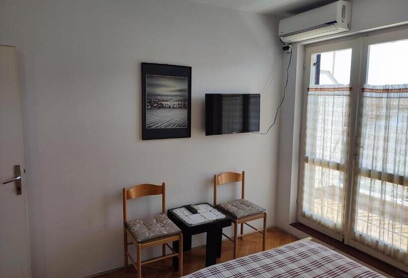 اتاق استاندارد با بالکن و چشمانداز دریا, Smestaj Vella