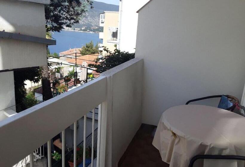 آپارتمان 1 خوابه با چشمانداز دریا, Smestaj Vella