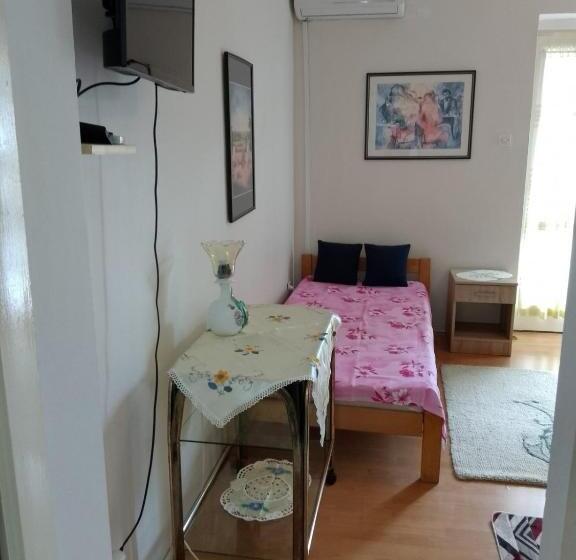 آپارتمان 1 خوابه با چشمانداز دریا, Smestaj Vella