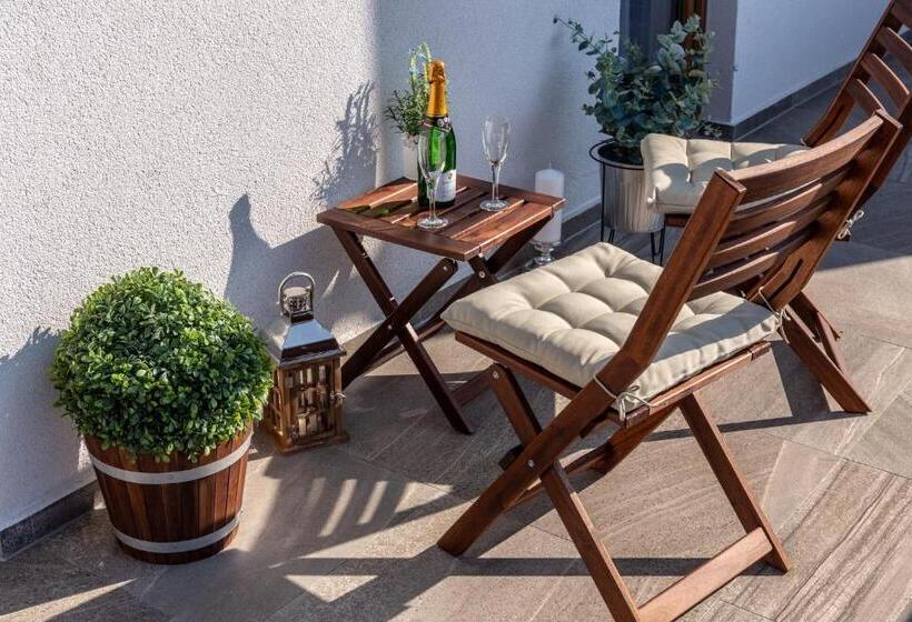 דירה בת חדר שינה 1 עם מרפסת, Pension George