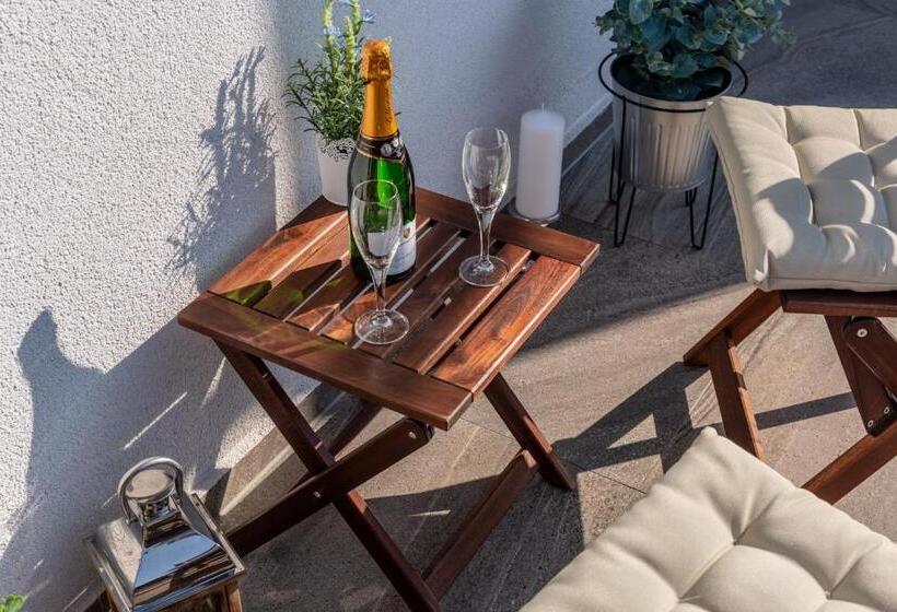 דירת חדר, Pension George