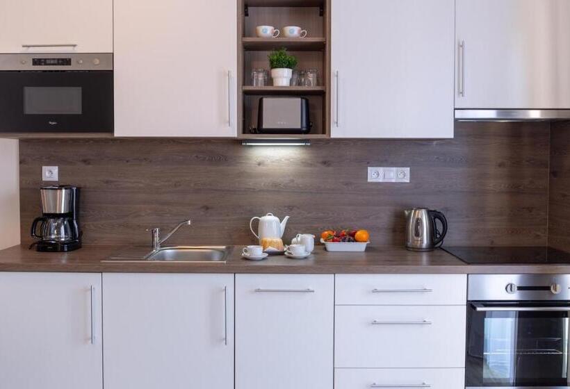 סוויטת 2 חדרי שינה, Pension George