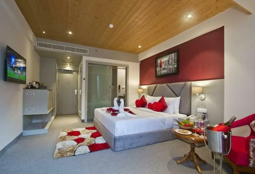 سوییت سوپریور, The Whitestone Resorts