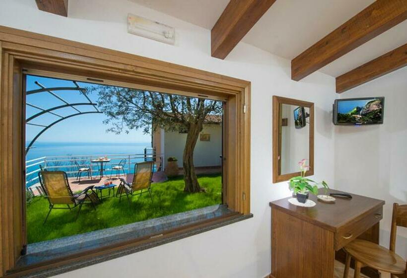 اتاق استاندارد با چشم‌انداز دریا, B&b Il Nespolo