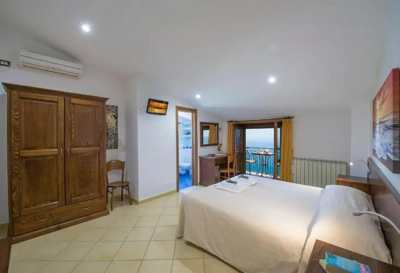 オーシャンビュースタンダードルームバルコニー付き, B&b Il Nespolo