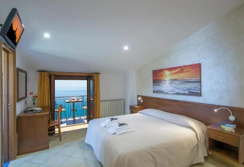 オーシャンビュースタンダードルームバルコニー付き, B&b Il Nespolo