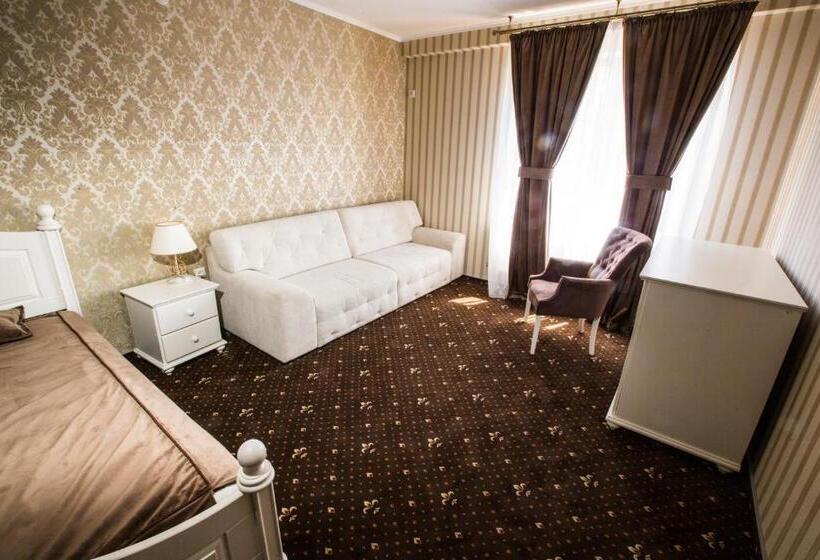 سوییت, Central Magnat Cinema