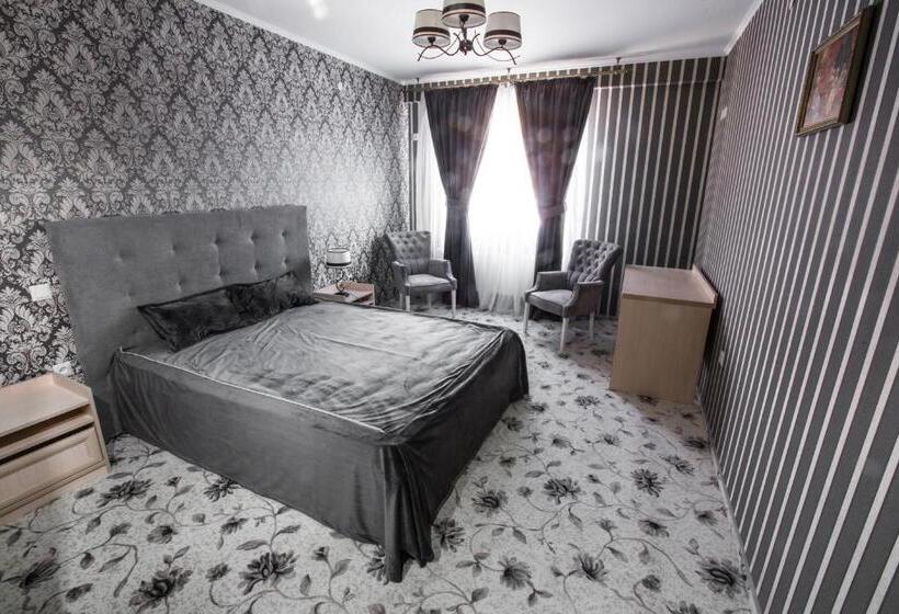 اتاق استاندارد, Central Magnat Cinema