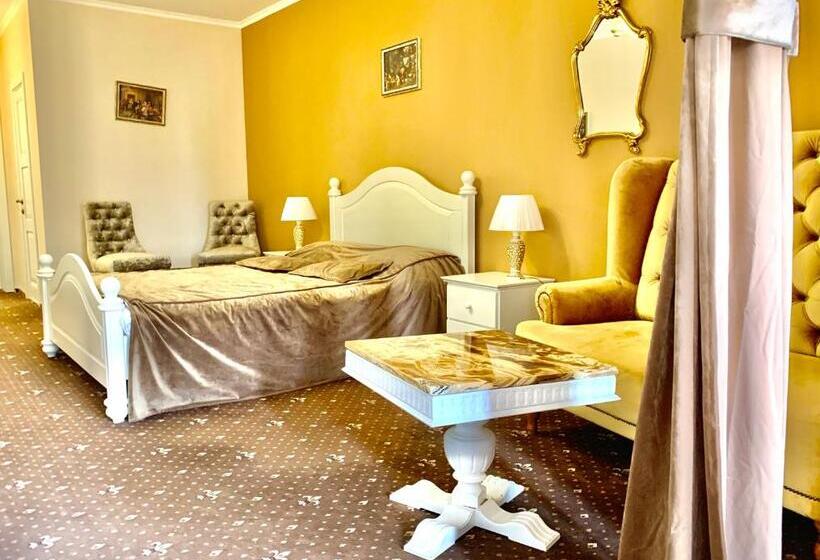 سوییت سوپریور, Central Magnat Cinema