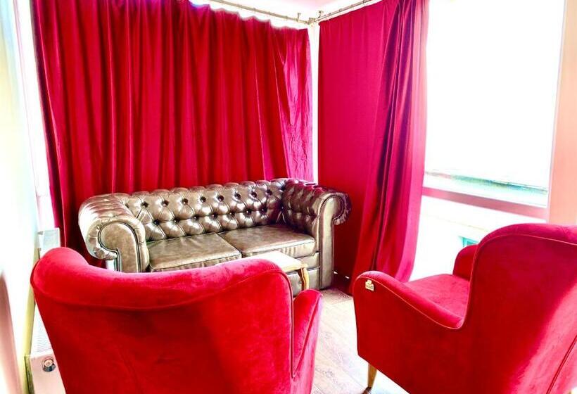 سوییت سوپریور, Central Magnat Cinema