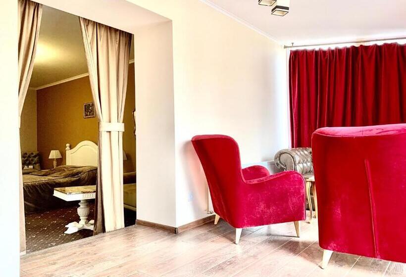 سوییت سوپریور, Central Magnat Cinema