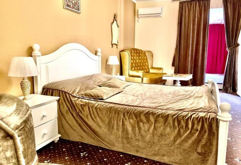 سوییت سوپریور, Central Magnat Cinema