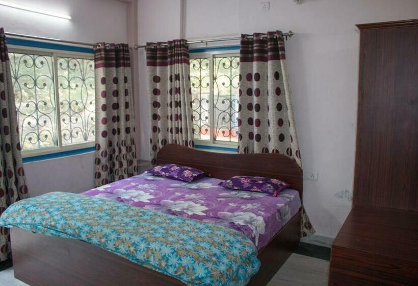 标准间带阳台, Golden Crown Laxman Jhula