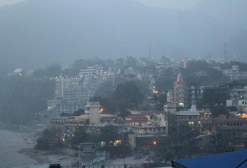 Standard Triple Room with Terrace, Golden Crown Laxman Jhula
