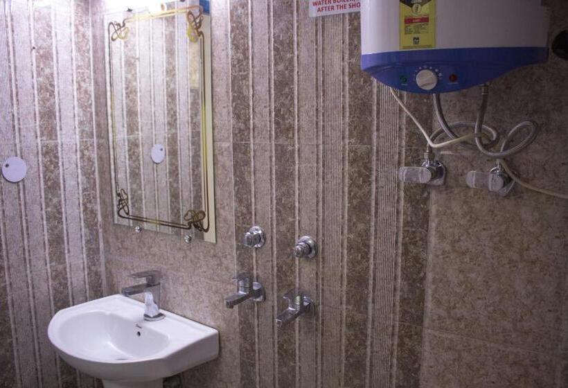 标准间, Golden Crown Laxman Jhula