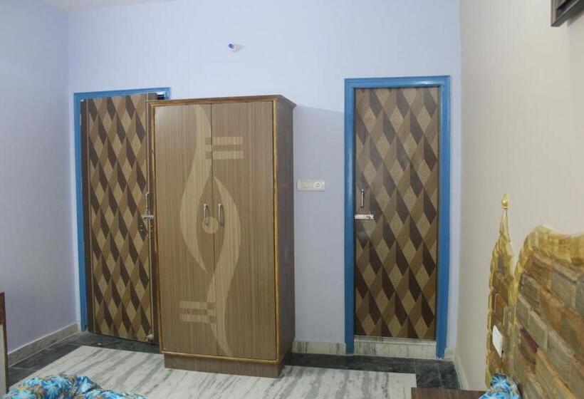 带阳台的豪华间, Golden Crown Laxman Jhula