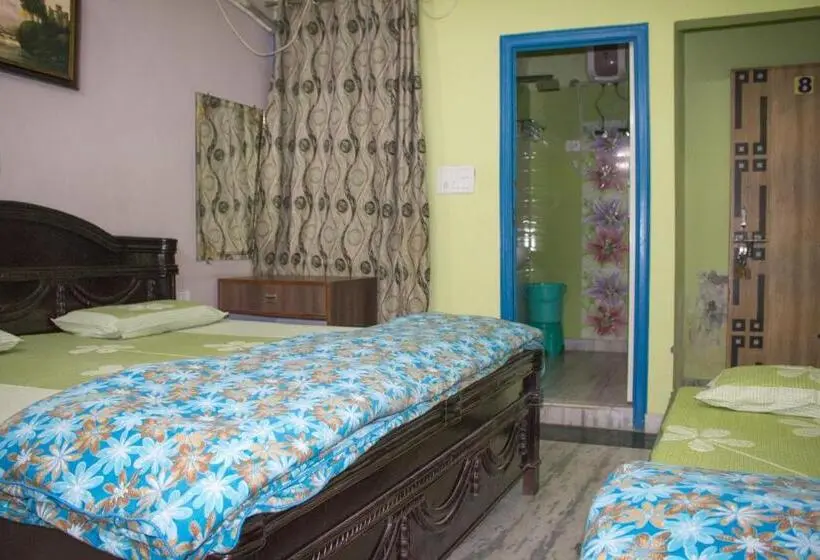 Standard Kolmen Hengen Huone, Golden Crown Laxman Jhula