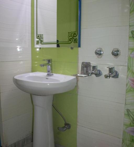 标准三人间, Golden Crown Laxman Jhula