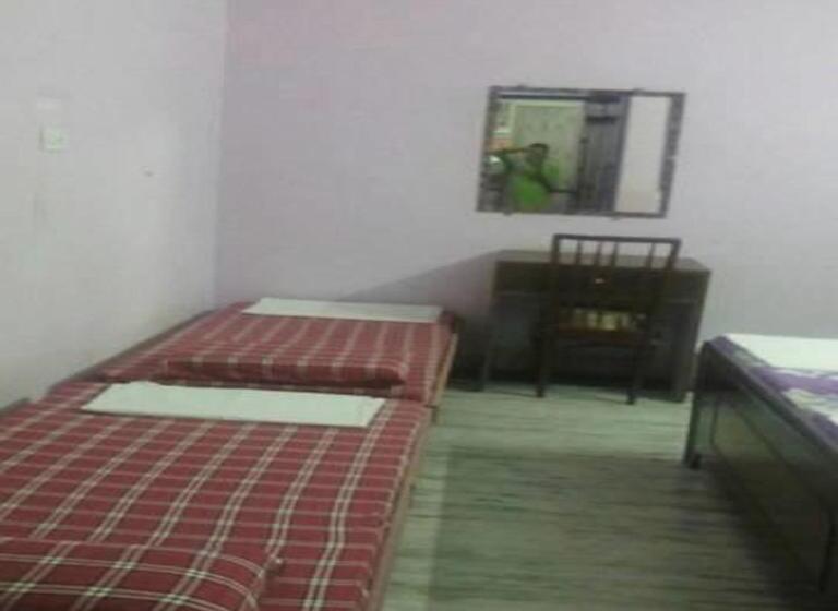 四人标准间, Golden Crown Laxman Jhula