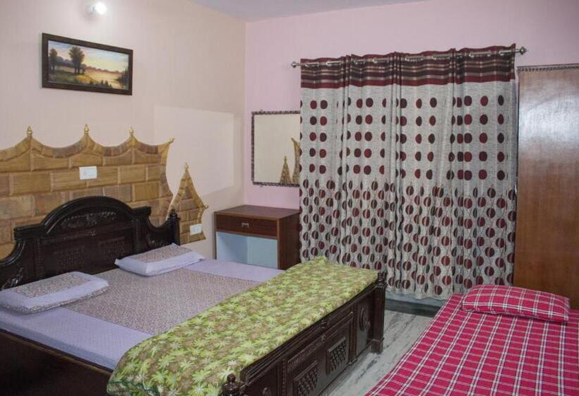 标准三人间, Golden Crown Laxman Jhula