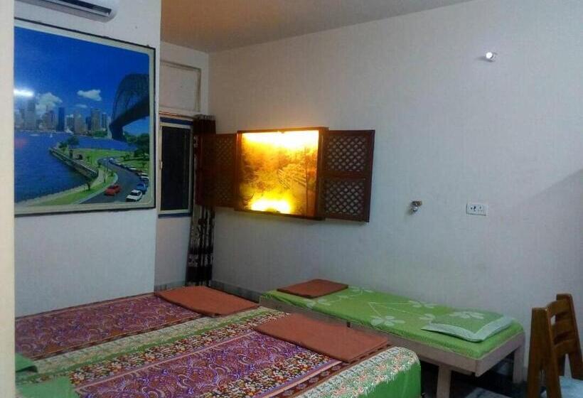 Трехместный Номер Стандарт с Балконом, Golden Crown Laxman Jhula