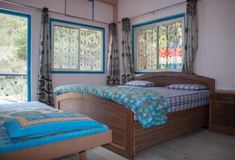 带阳台的三人标准间, Golden Crown Laxman Jhula