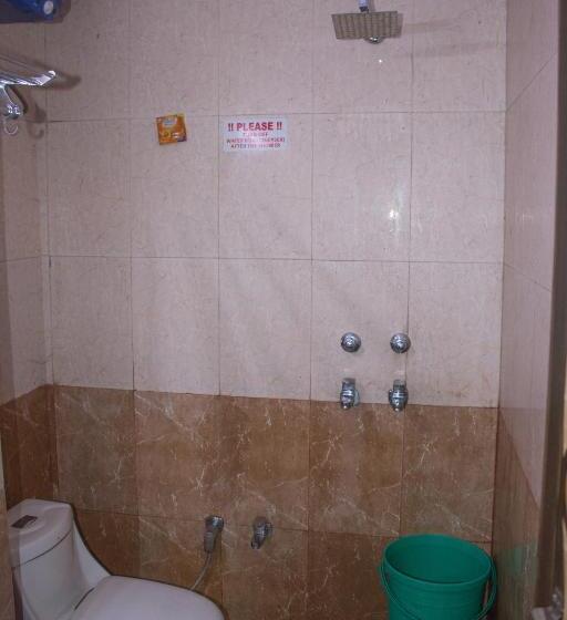 标准三人间, Golden Crown Laxman Jhula