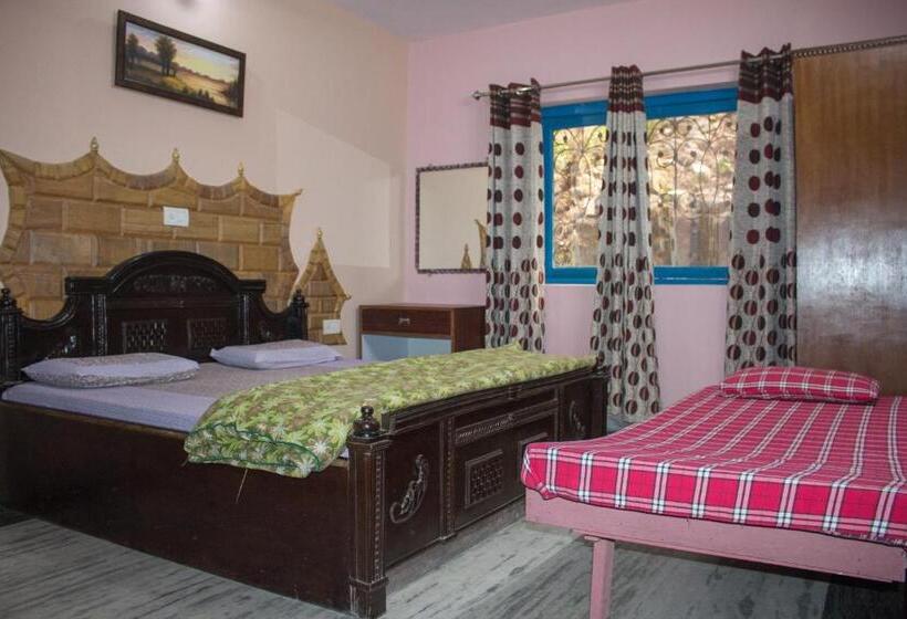 标准三人间, Golden Crown Laxman Jhula