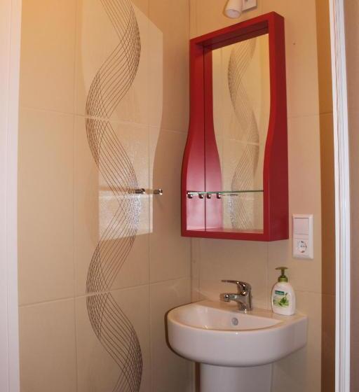 اتاق استاندارد یک نفره, Martas Nams